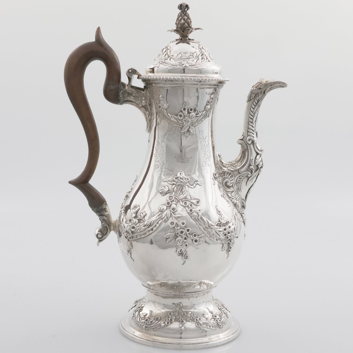 A George III Sterling Silver Coffee Pot, Charles Wright, London, 1771-photo-2