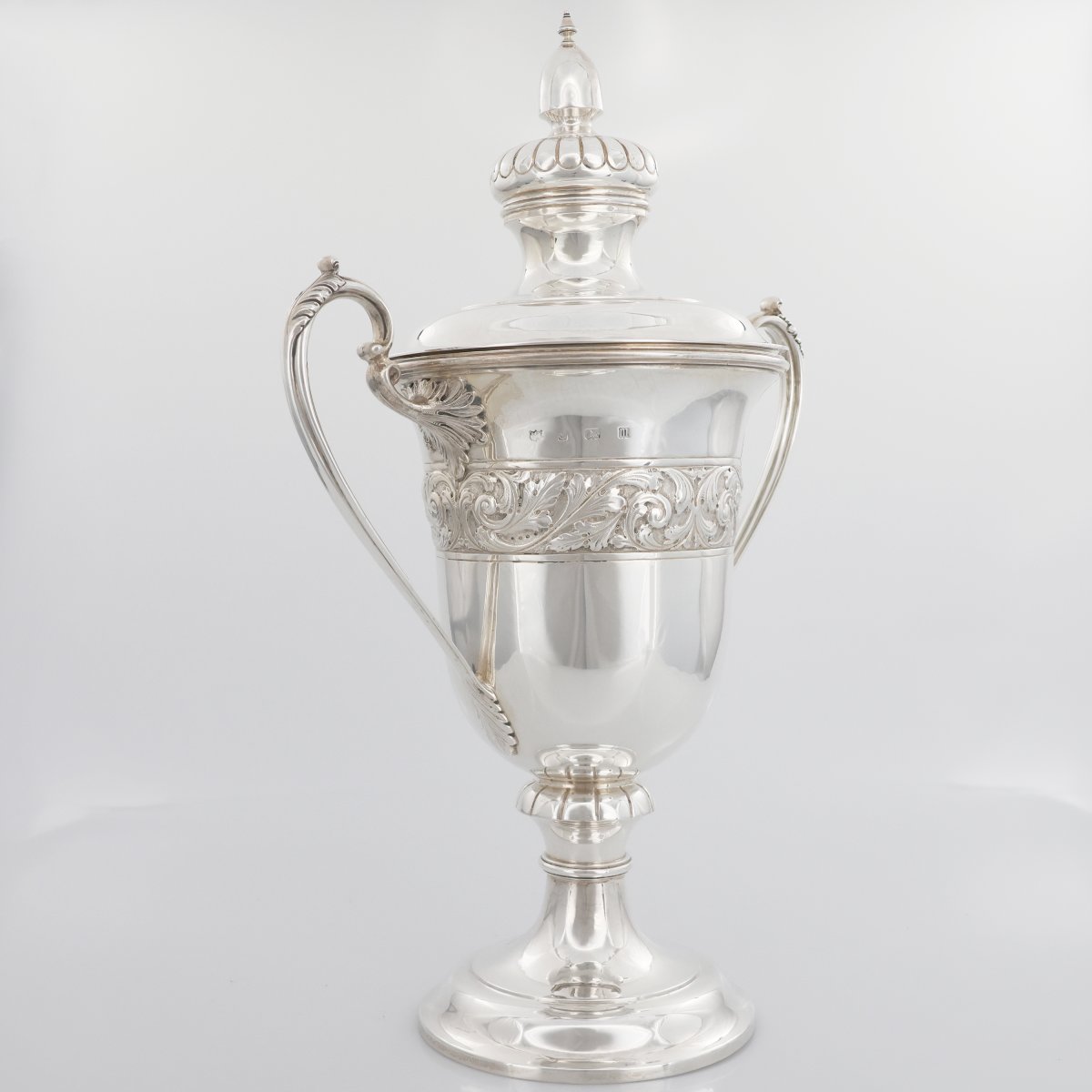 Une coupe trophée en argent sterling George V, David & Maurice Davis, Birmingham, 1911-photo-2