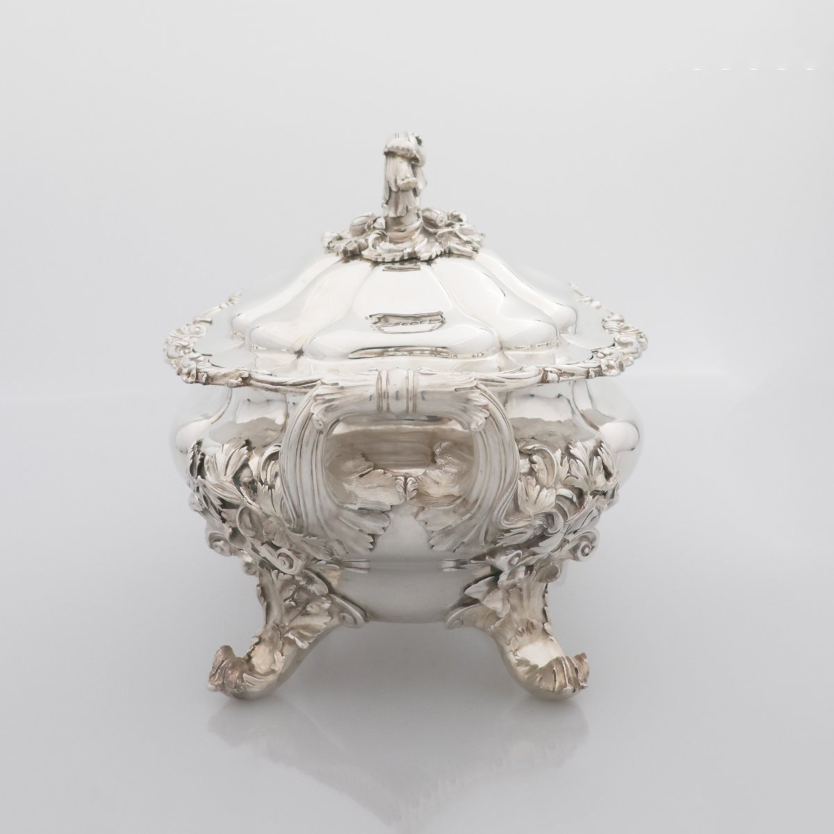 An Early Victorian Sterling Silver Soup Tureen, William Ker Reid, London, 1838-photo-3