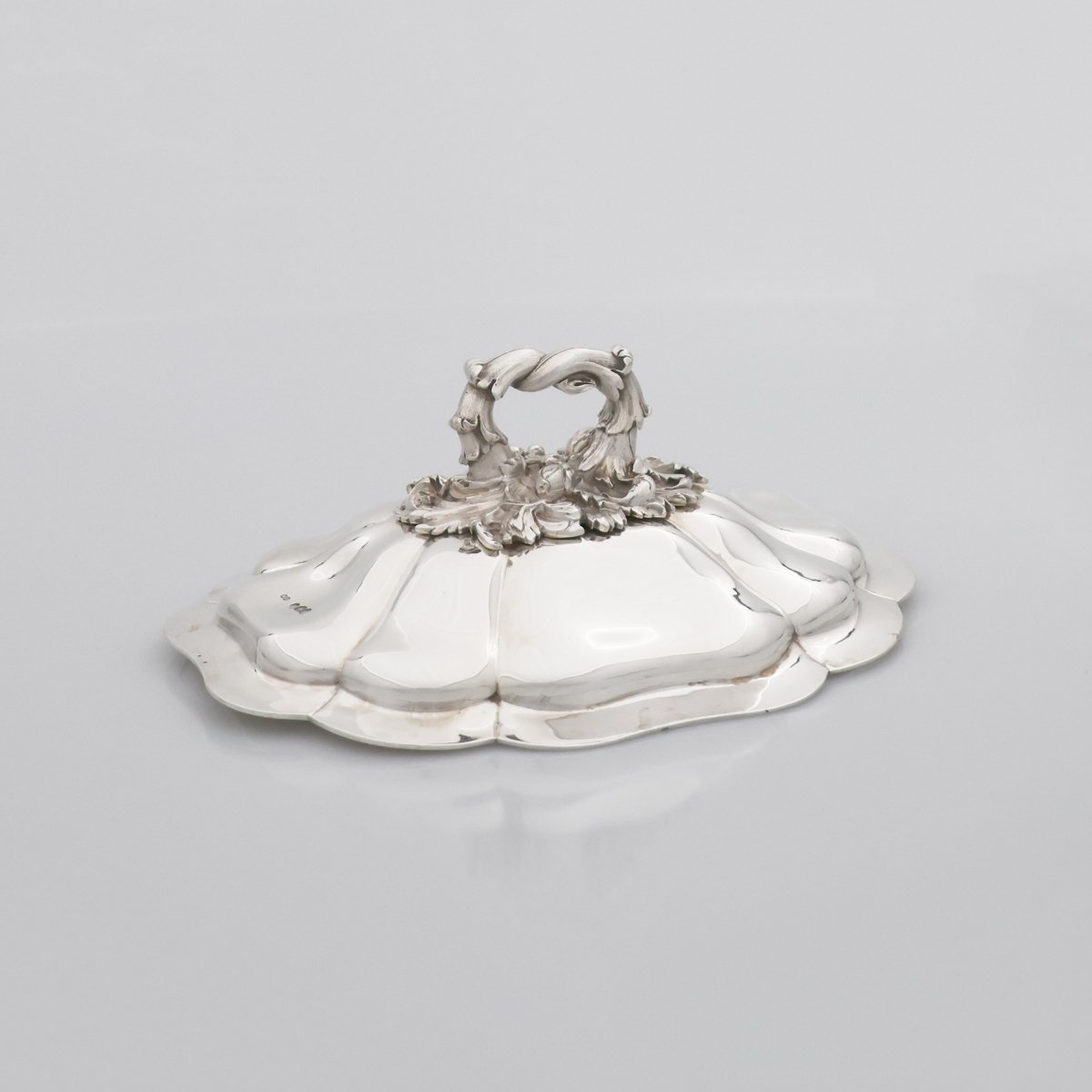 An Early Victorian Sterling Silver Soup Tureen, William Ker Reid, London, 1838-photo-1