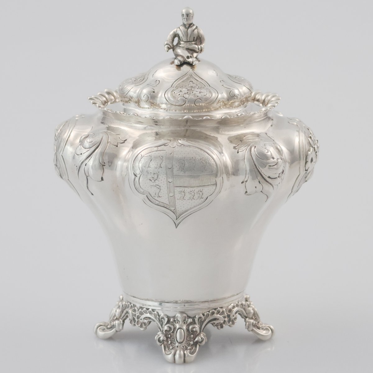 Une paire de sucriers couverts en argent Reine Victoria, J. E. Terrey & Co, Londres, 1840-photo-2