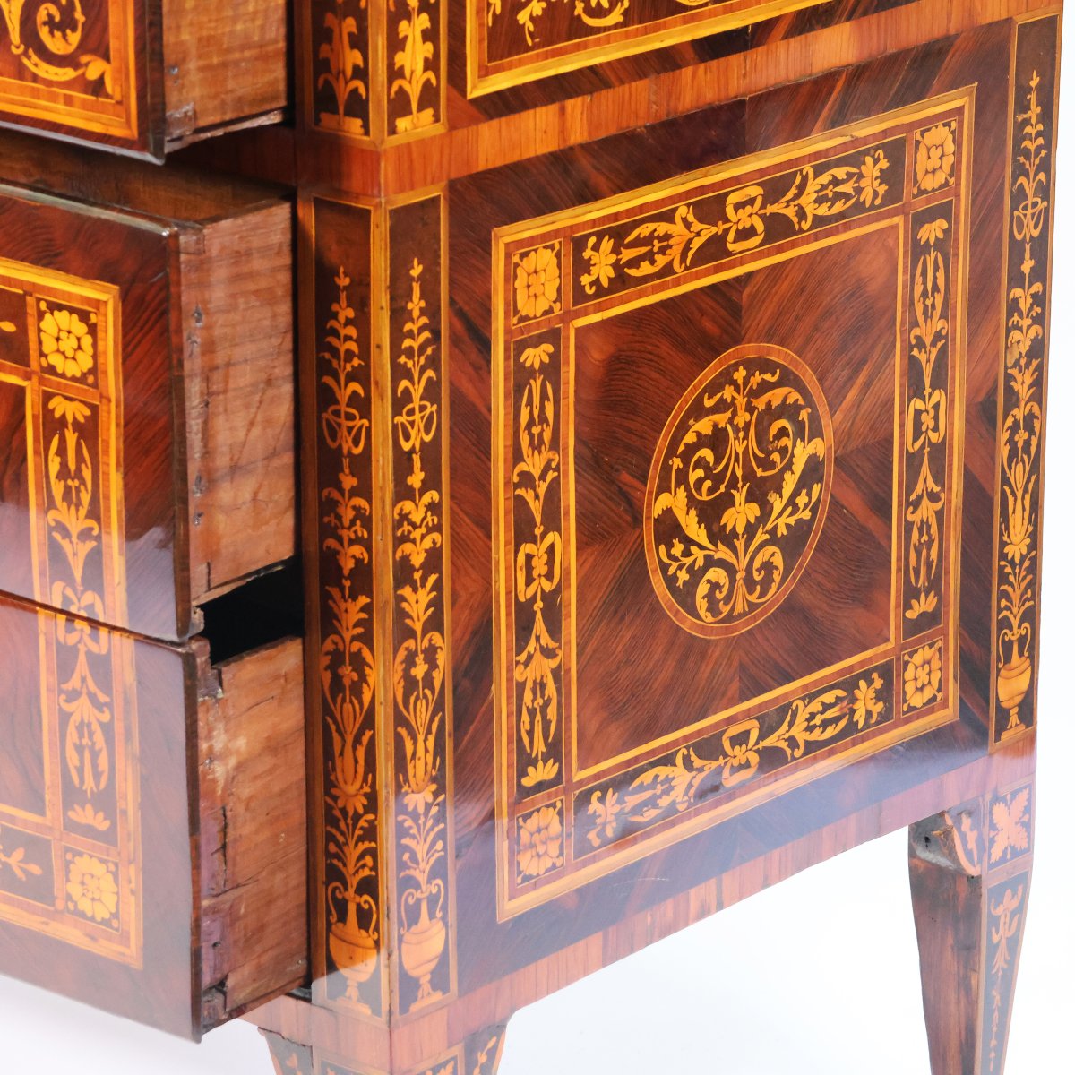 A North Italian Chest Of Drawers Veneered In Rosewood With Inlays, Lombardy, Late 18th Century-photo-1