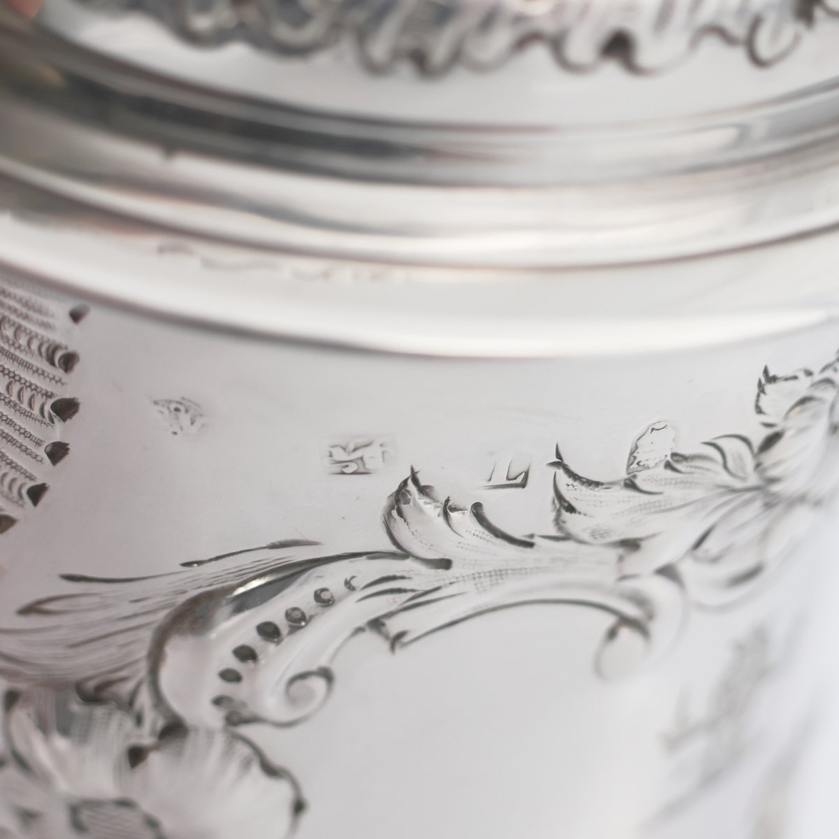 Une aiguière en argent sterling avec couvercle George II, Londres, 1734-photo-2