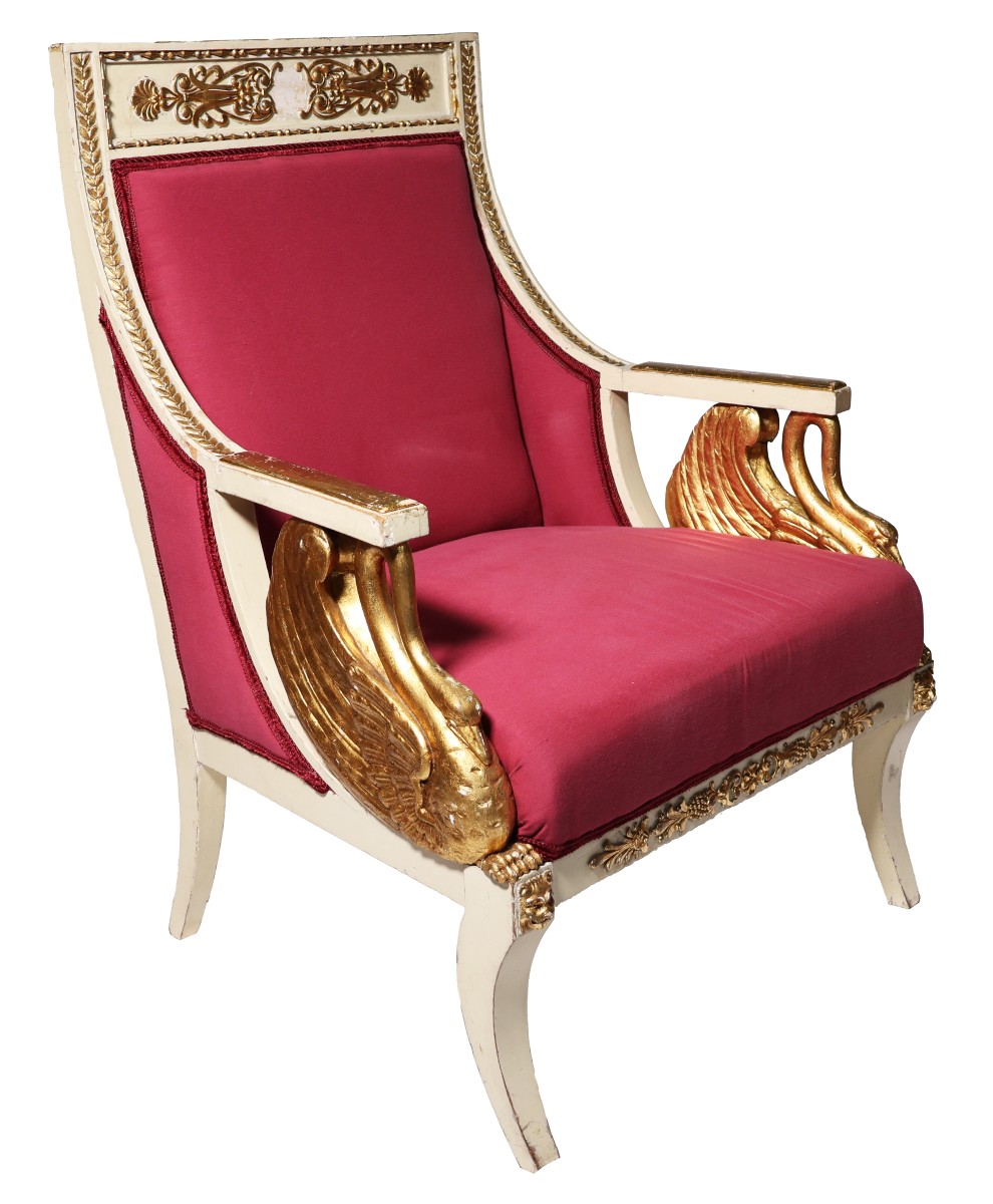 Canapé avec deux fauteuils laqués et dorés, Italie, XIXᵉ siècle