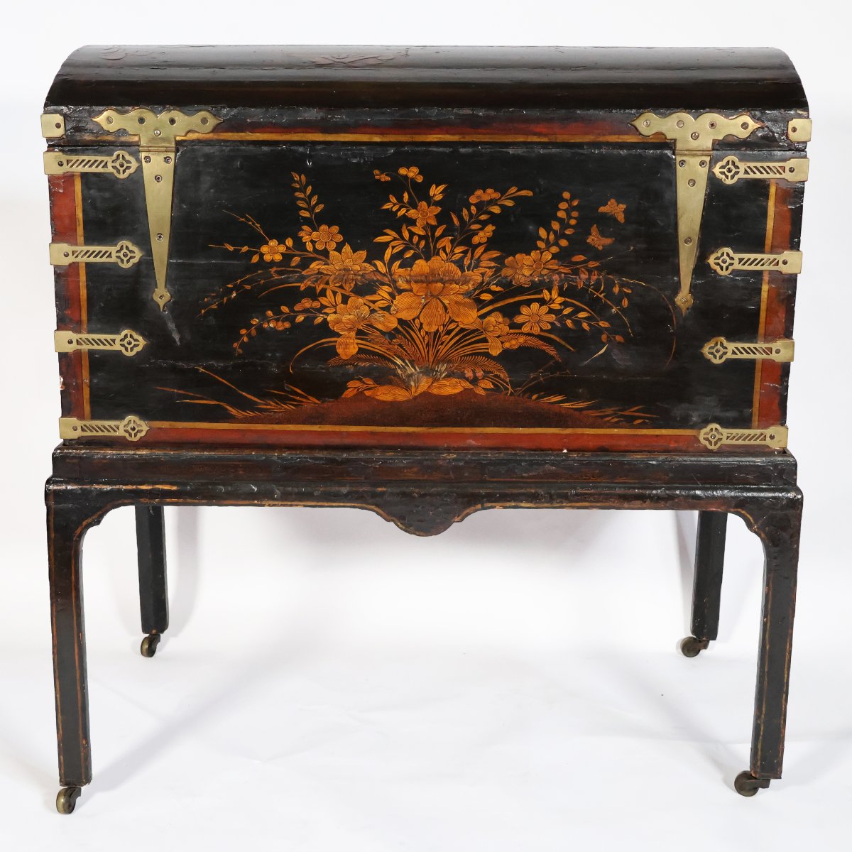 Coffre en bois laqué, décoré de scènes à la chinoiserie, Angleterre, XVIIIᵉ–XIXᵉ siècle-photo-3