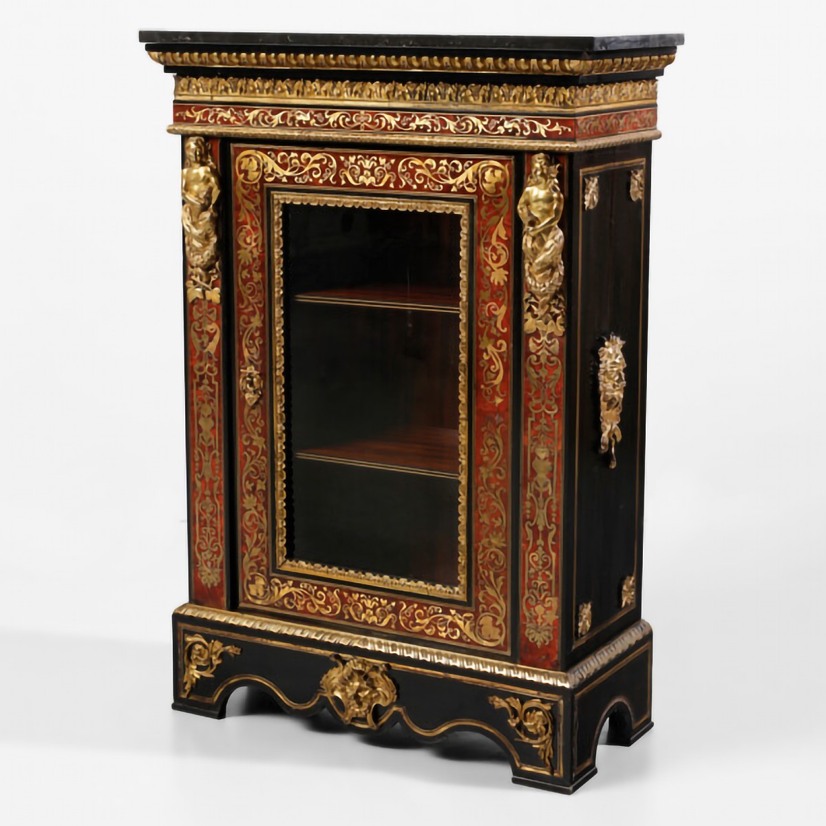 Vitrine en bois ébénisé, décoration à la manière de Boulle. France, XIXᵉ siècle