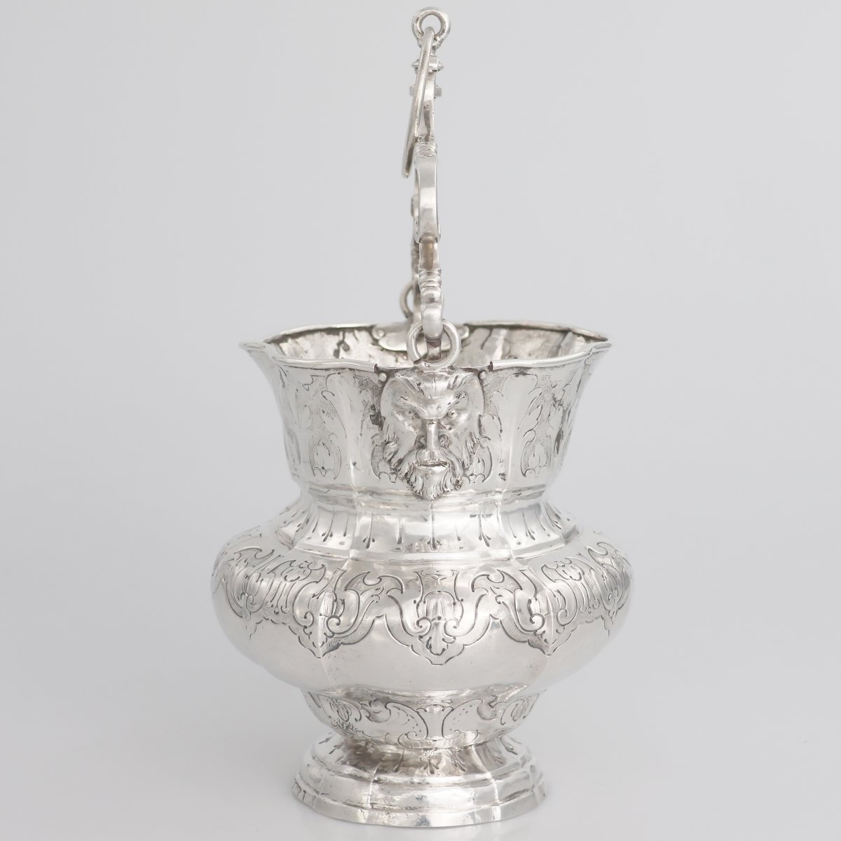 Seau en argent fondu, repoussé et ciselé. Ex Devotione Mazziotti. Naples, 1765-photo-2