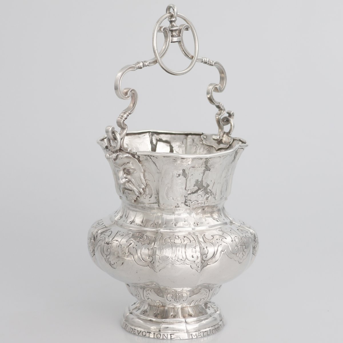 Seau en argent fondu, repoussé et ciselé. Ex Devotione Mazziotti. Naples, 1765-photo-3