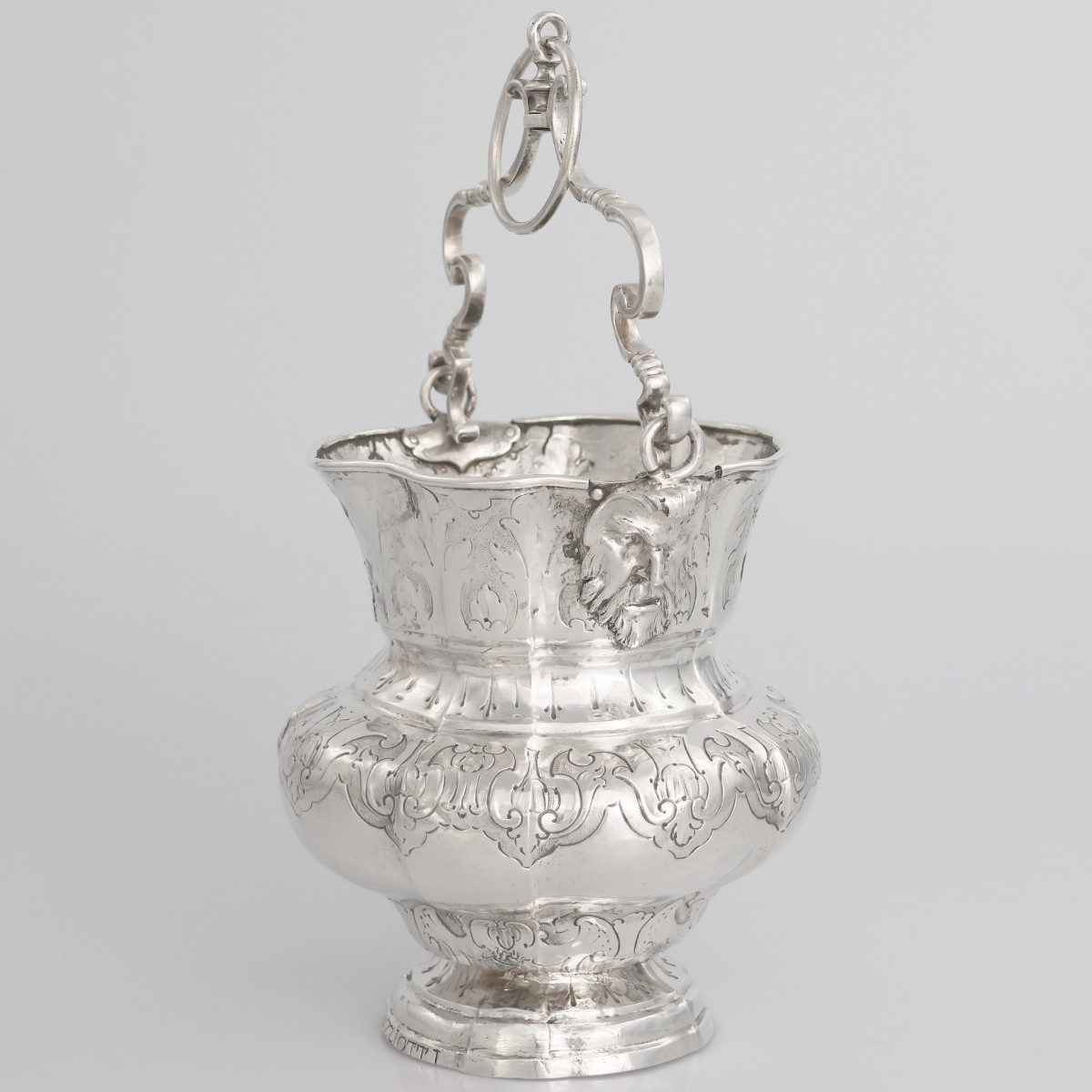 Seau en argent fondu, repoussé et ciselé. Ex Devotione Mazziotti. Naples, 1765