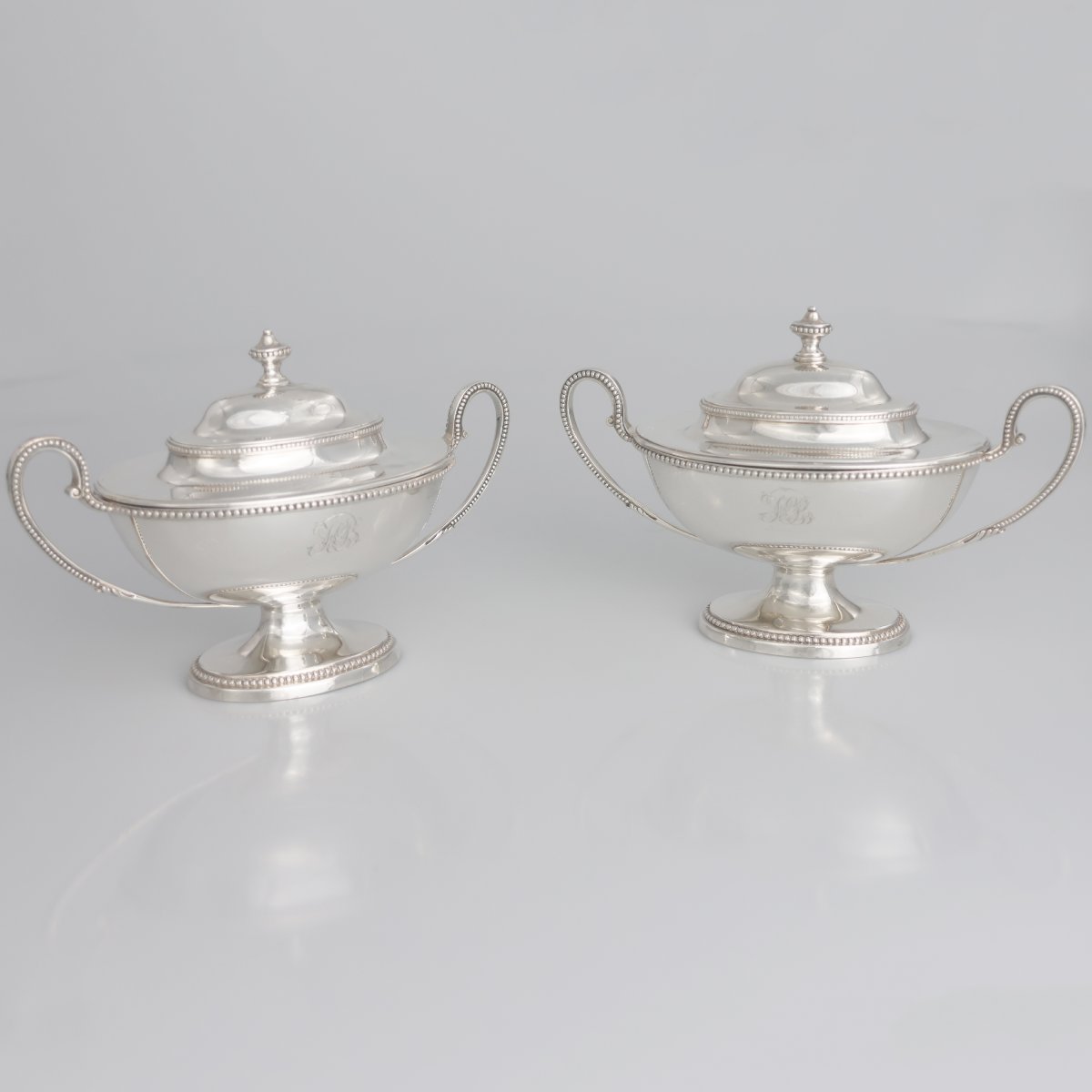 Paire de sucriers couverts en argent sterling George III, Thomas Chawner, Londres, 1783-photo-2