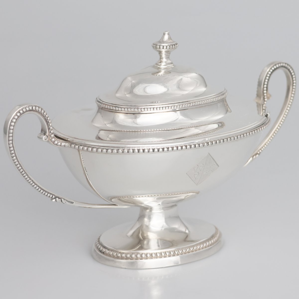 Paire de sucriers couverts en argent sterling George III, Thomas Chawner, Londres, 1783-photo-1