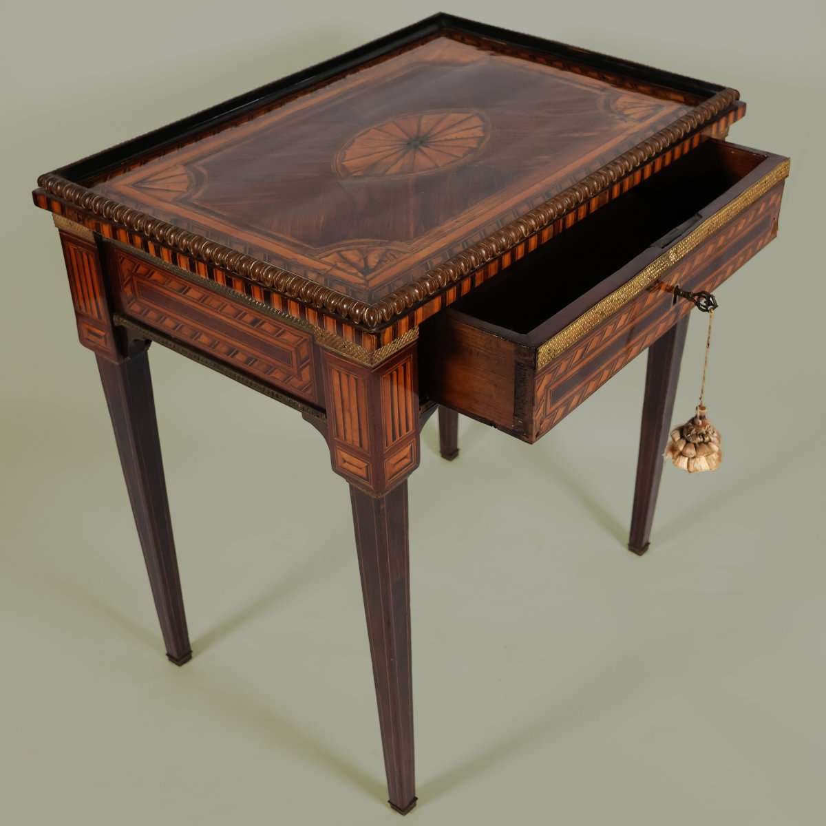 Table marquetée en diverses essences de bois, Sicile, XVIIIᵉ siècle-photo-3