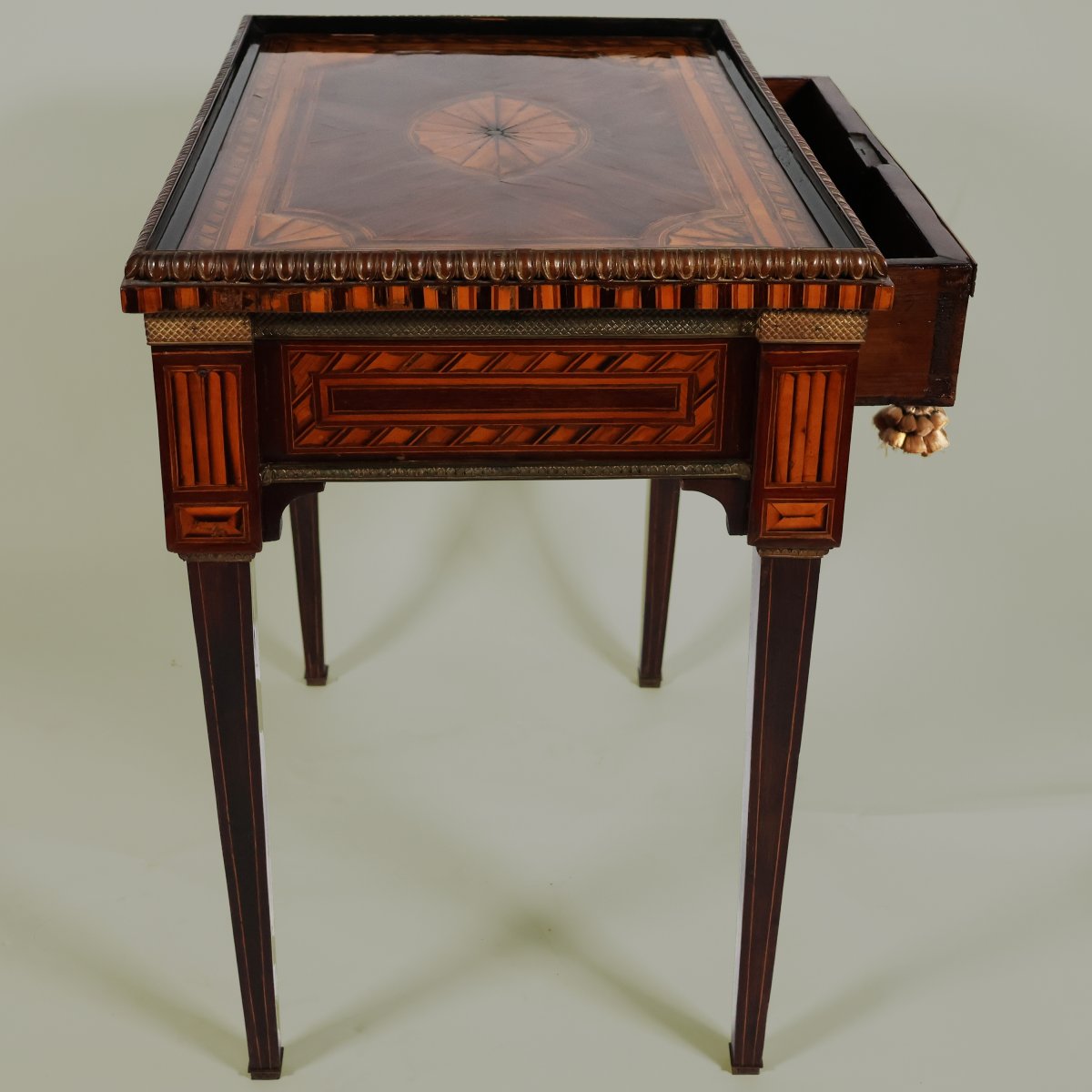 Table marquetée en diverses essences de bois, Sicile, XVIIIᵉ siècle-photo-3