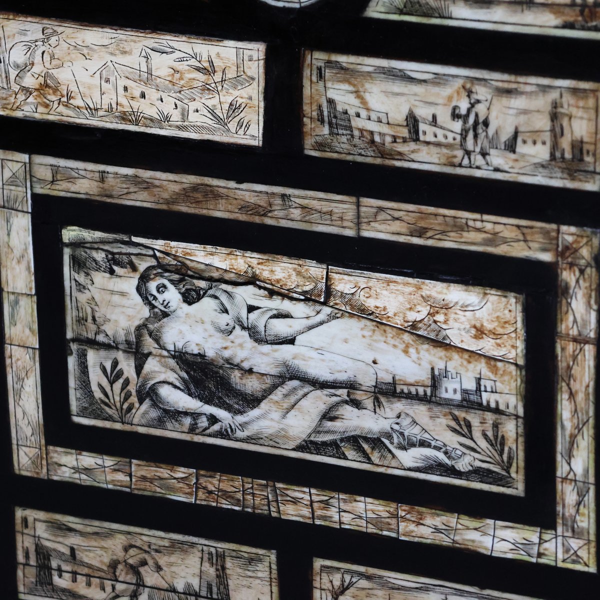 Stipo monétaire en bois ébénisé et panneaux en ivoire, XVIIᵉ siècle-photo-4