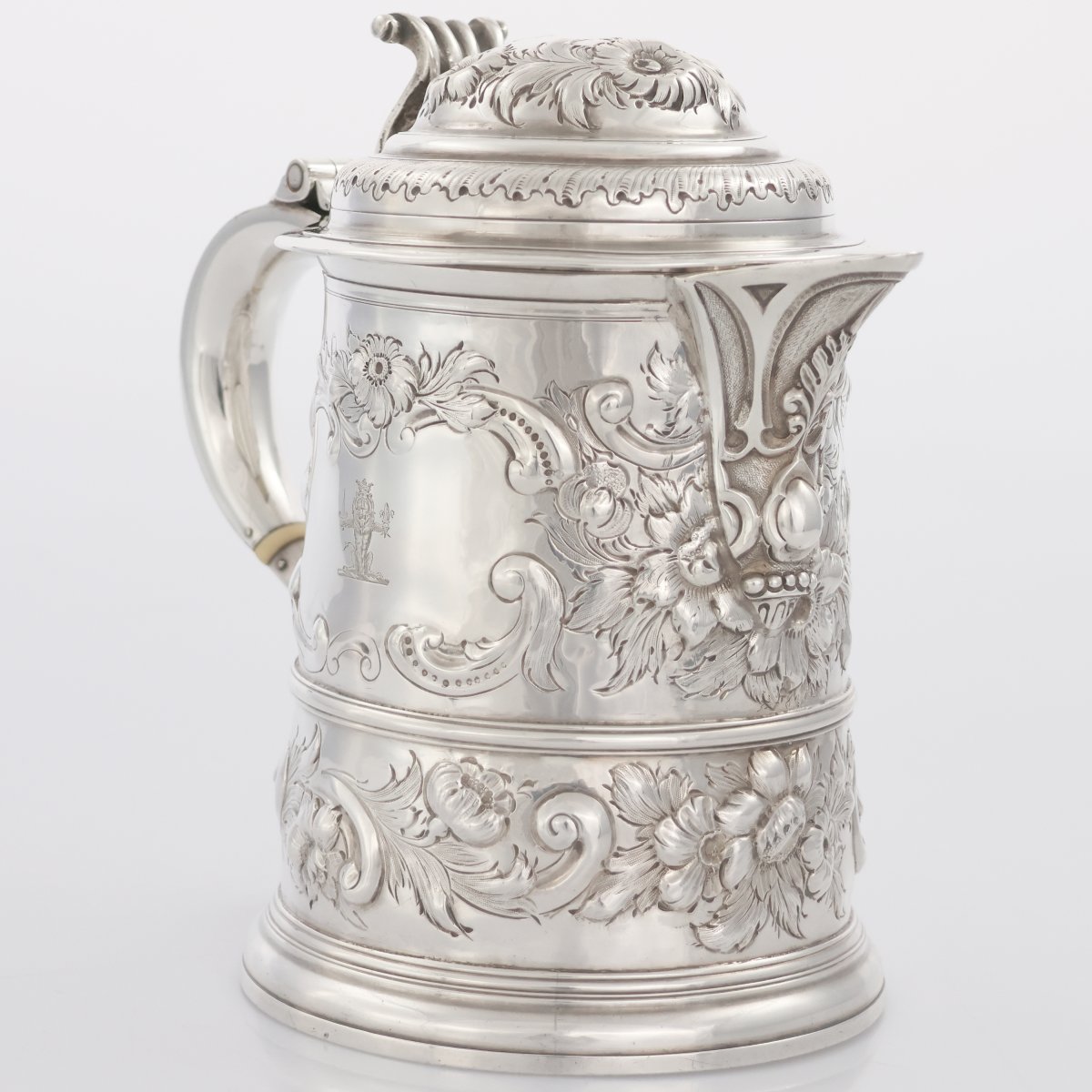 A George II Sterling Silver Pitcher With Lid, London, 1734-photo-2