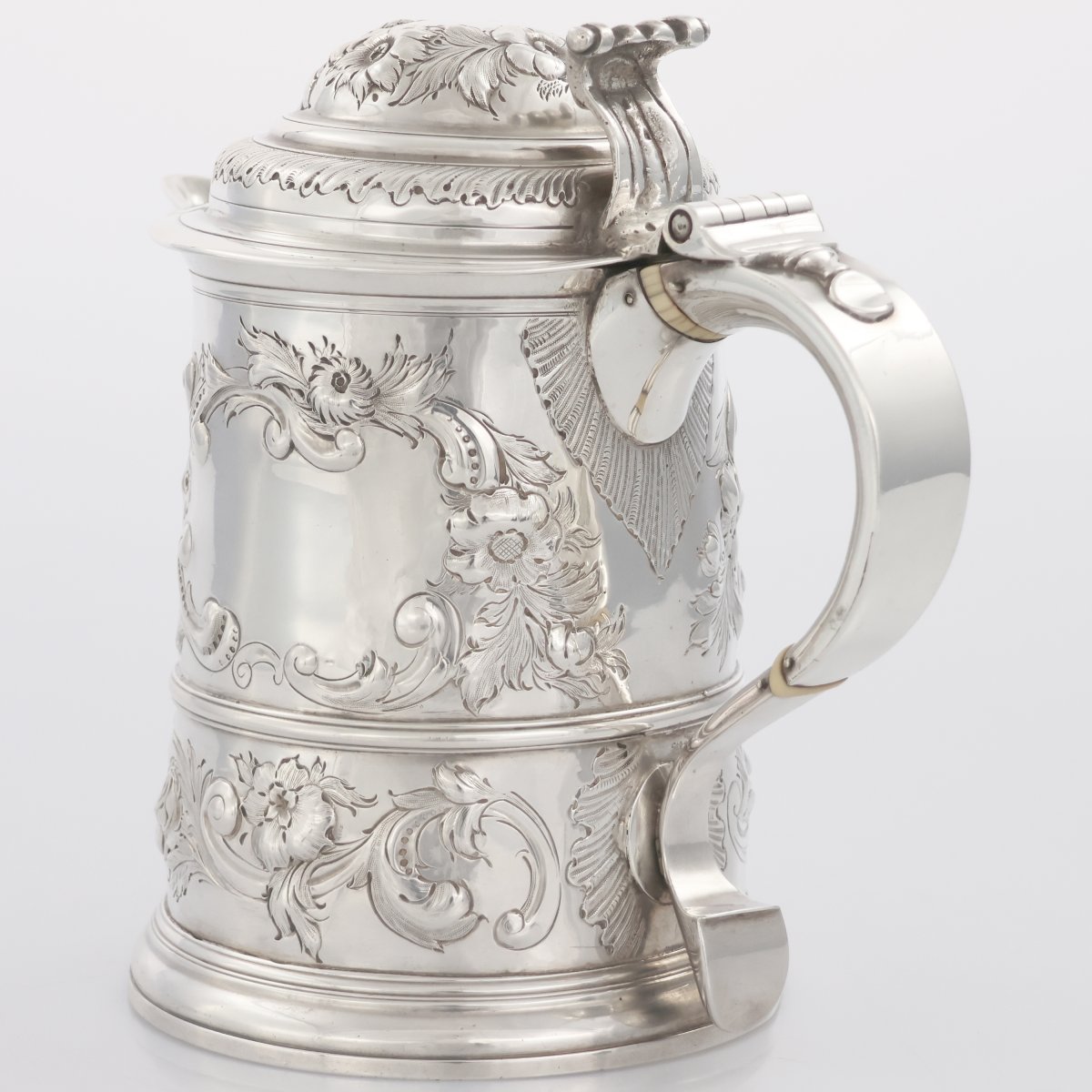 A George II Sterling Silver Pitcher With Lid, London, 1734-photo-3