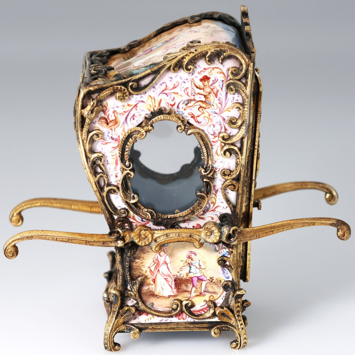 Portantine en argent doré et émaux polychromes. Vienne, fin XIXᵉ siècle-photo-2