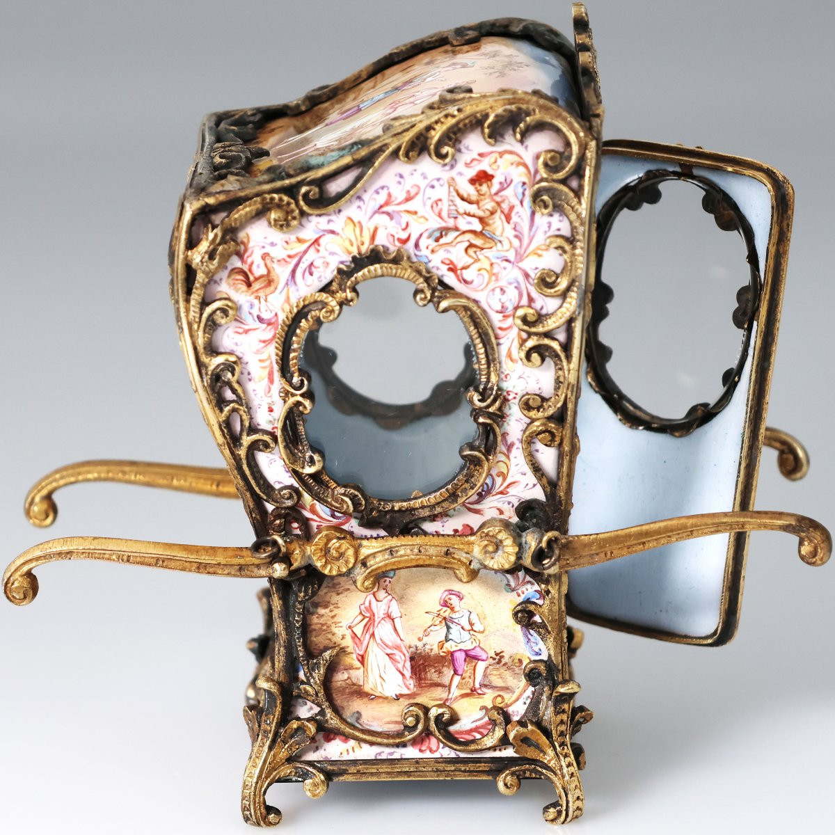 Portantine en argent doré et émaux polychromes. Vienne, fin XIXᵉ siècle-photo-3