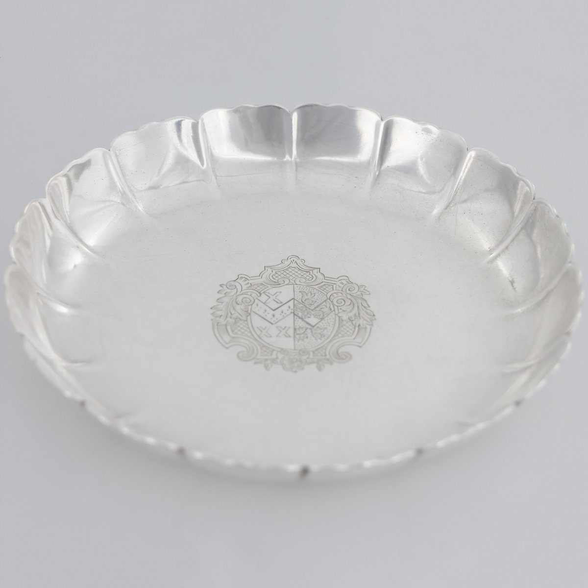 Salver en argent Britannia, époque George I, Paul de Lamerie, Londres, 1717-photo-4