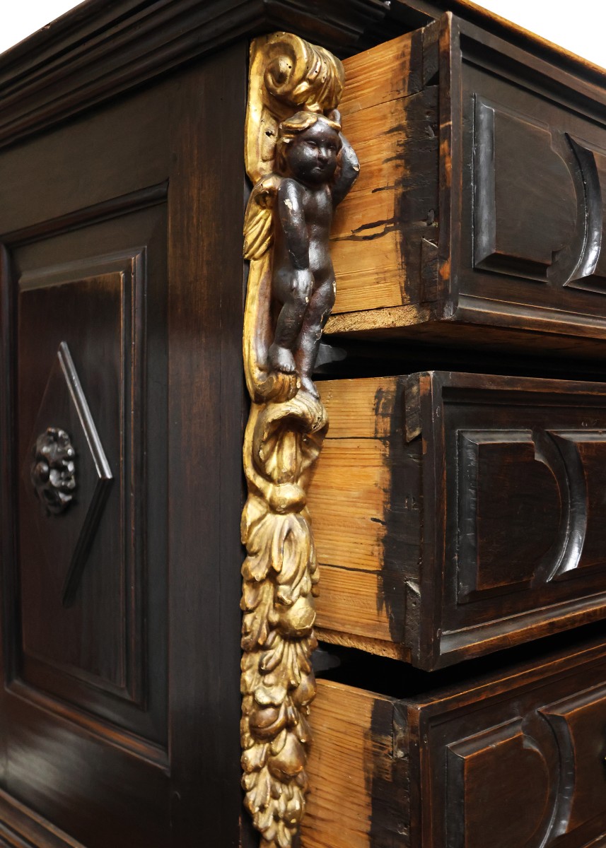 A North Italian Walnut Wood Chest Of Drawers Duchy Of Mantua, 17th Century-photo-1