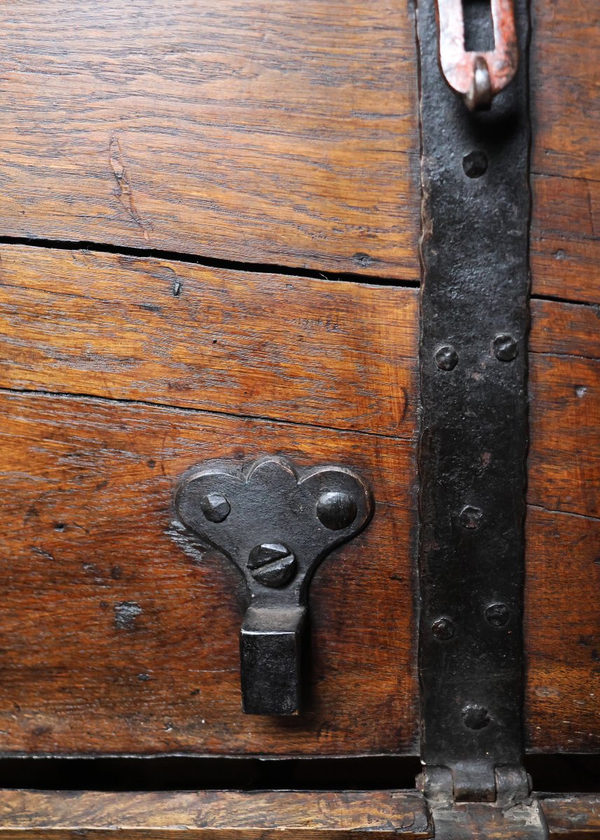 An Italian Walnut Solid-wood Cassone Clad In Sheet-metal Plates, 16th Century-photo-2