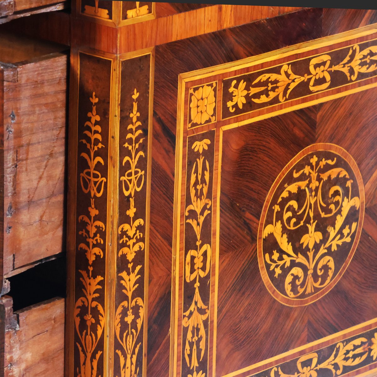 A North Italian Chest Of Drawers Veneered In Rosewood With Inlays, Lombardy, Late 18th Century-photo-3