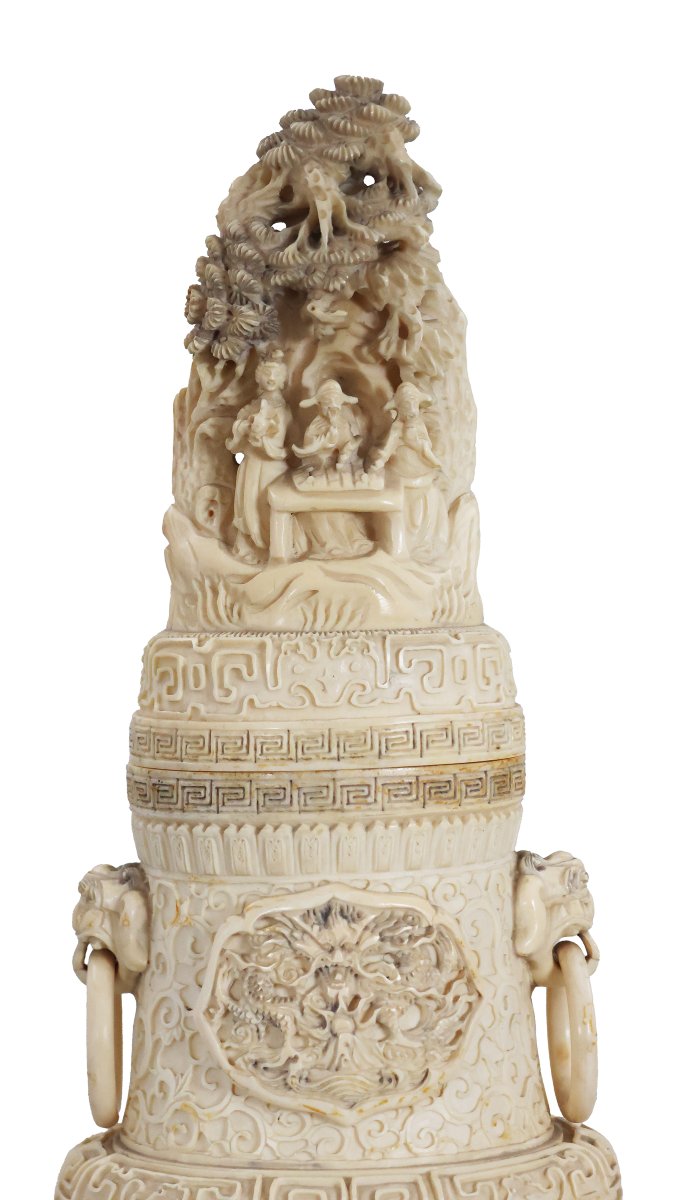 Paire de vases en ivoire sculpté et ciselé, Chine, dynastie Qing, début du XXᵉ siècle-photo-1