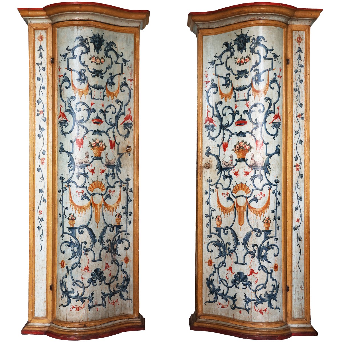 Paire d’armoires en bois sculpté et laqué, Venise, milieu du XVIIIᵉ siècle