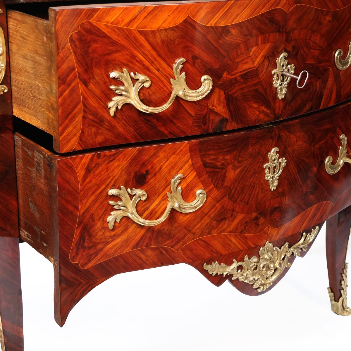 Commode plaquée en bois de violette, estampillée Christophe Wolff, Paris milieu du XVIIIe sièc.-photo-4