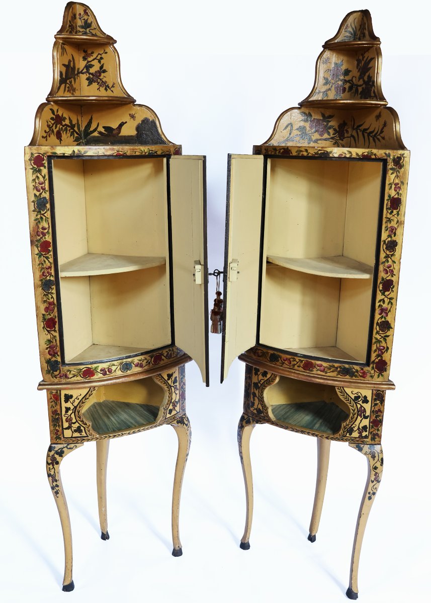 A Pair Of North Italian Lacquered Wood Corner Cabinets, Piedmont, Mid-18th Century-photo-3