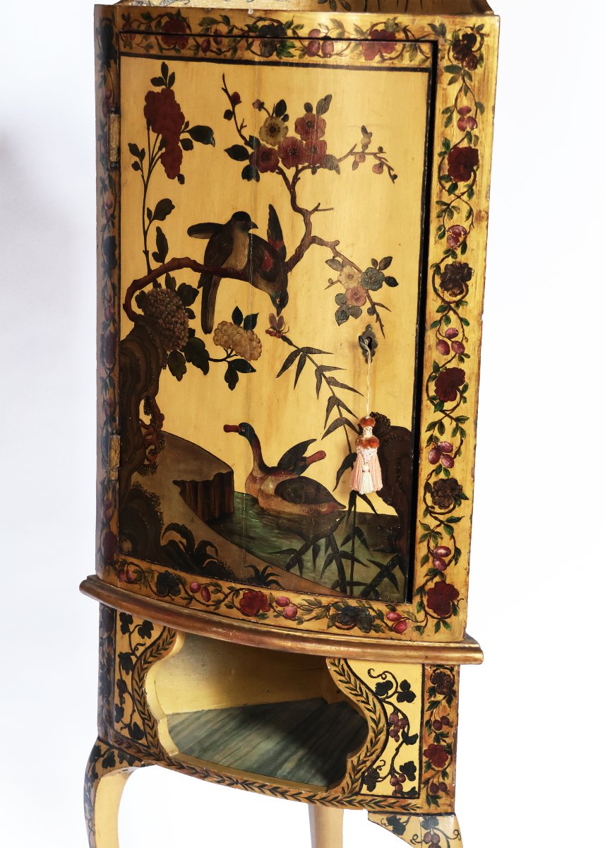 A Pair Of North Italian Lacquered Wood Corner Cabinets, Piedmont, Mid-18th Century-photo-4
