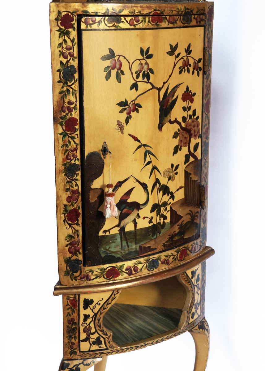 A Pair Of North Italian Lacquered Wood Corner Cabinets, Piedmont, Mid-18th Century-photo-1
