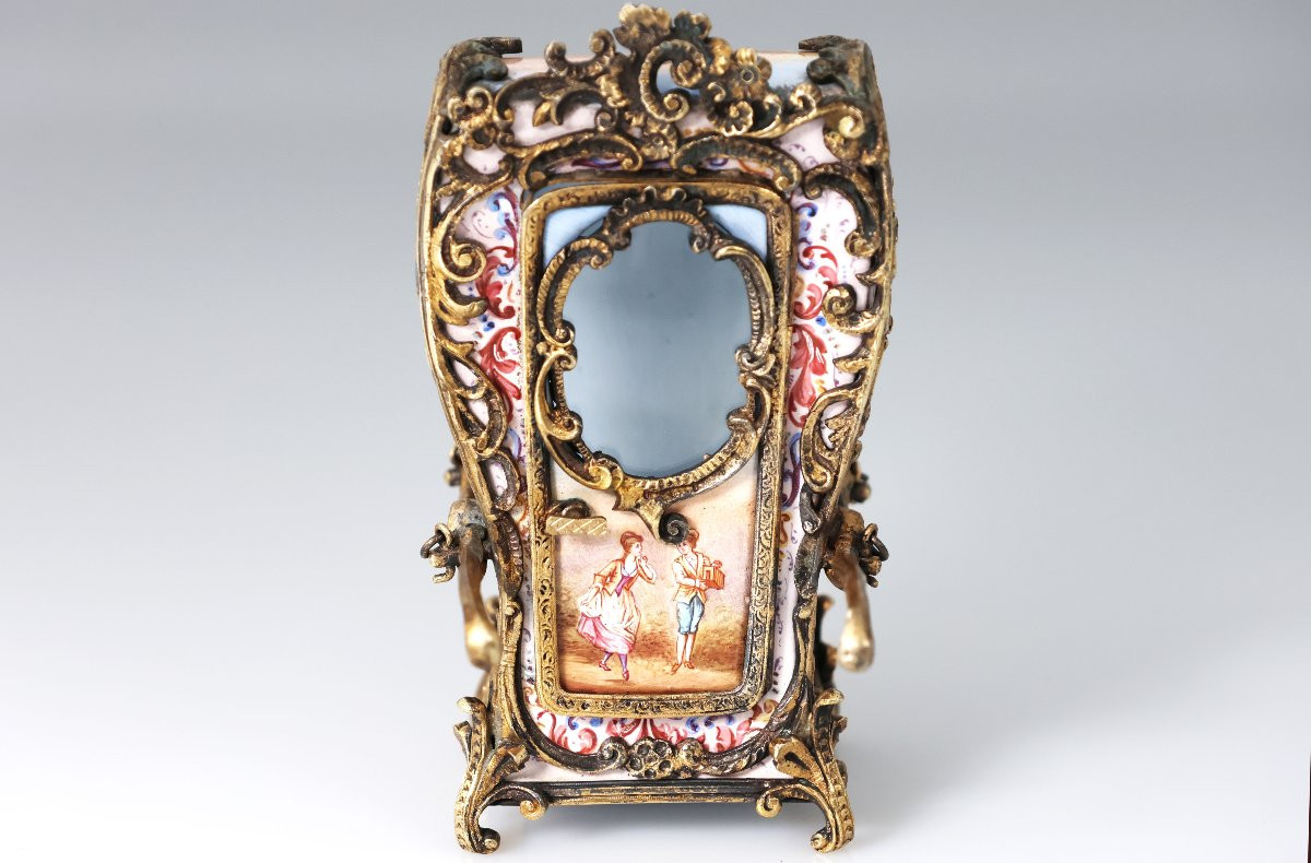 Petite coupe portative en argent doré et émaux polychromes. Vienna, fin du XIXᵉ siècle-photo-2