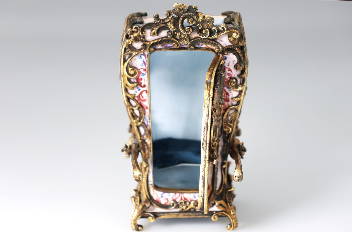 Petite coupe portative en argent doré et émaux polychromes. Vienna, fin du XIXᵉ siècle-photo-3