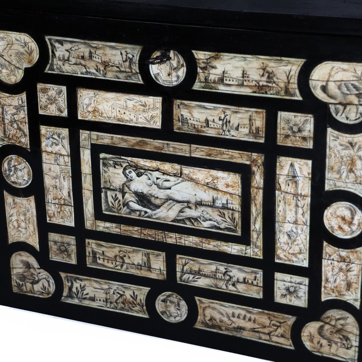 Stipo monétaire en bois ébénisé et panneaux en ivoire, XVIIᵉ-XVIIIᵉ siècle-photo-2