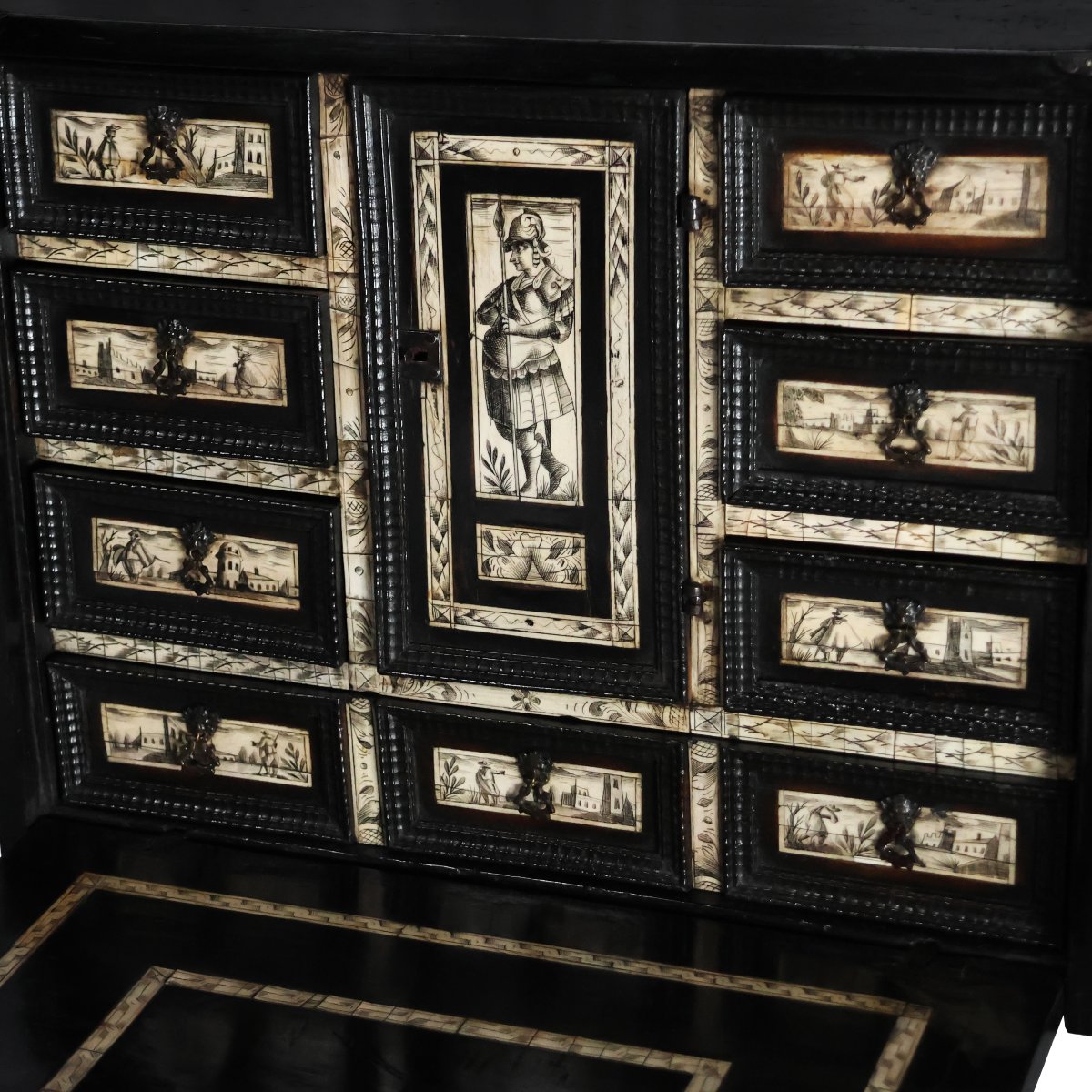 Stipo monétaire en bois ébénisé et panneaux en ivoire, XVIIᵉ-XVIIIᵉ siècle-photo-2