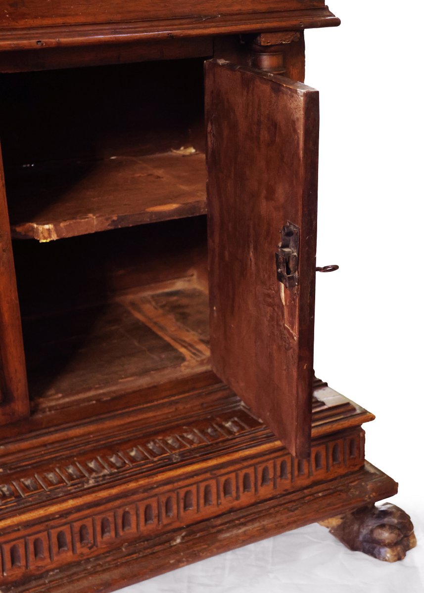 An Italian Walnut Wood Sideboard With Two Doors. Hinged Top Opening Tuscany, Early 17th Century-photo-2