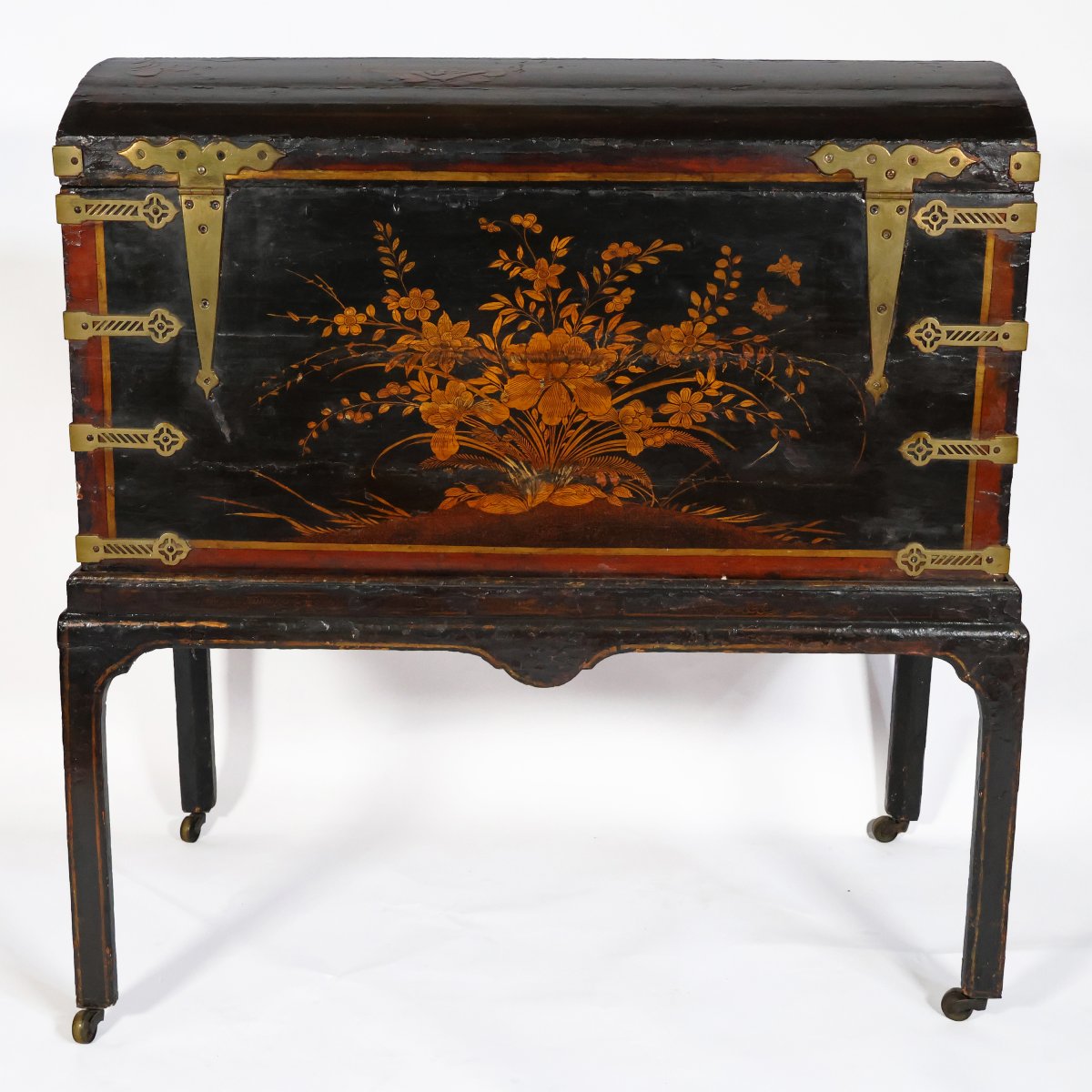 Coffre en bois laqué, décoré de scènes de chinoiserie, Angleterre, XVIIIe–XIXe siècle-photo-2