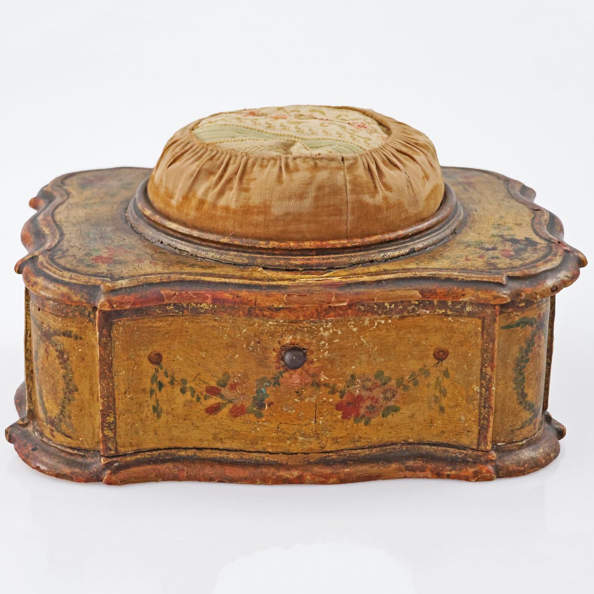 Boîte à épingles en bois laqué, décorée en polychromie de motifs floraux. Venise, XVIIIe siècle-photo-2