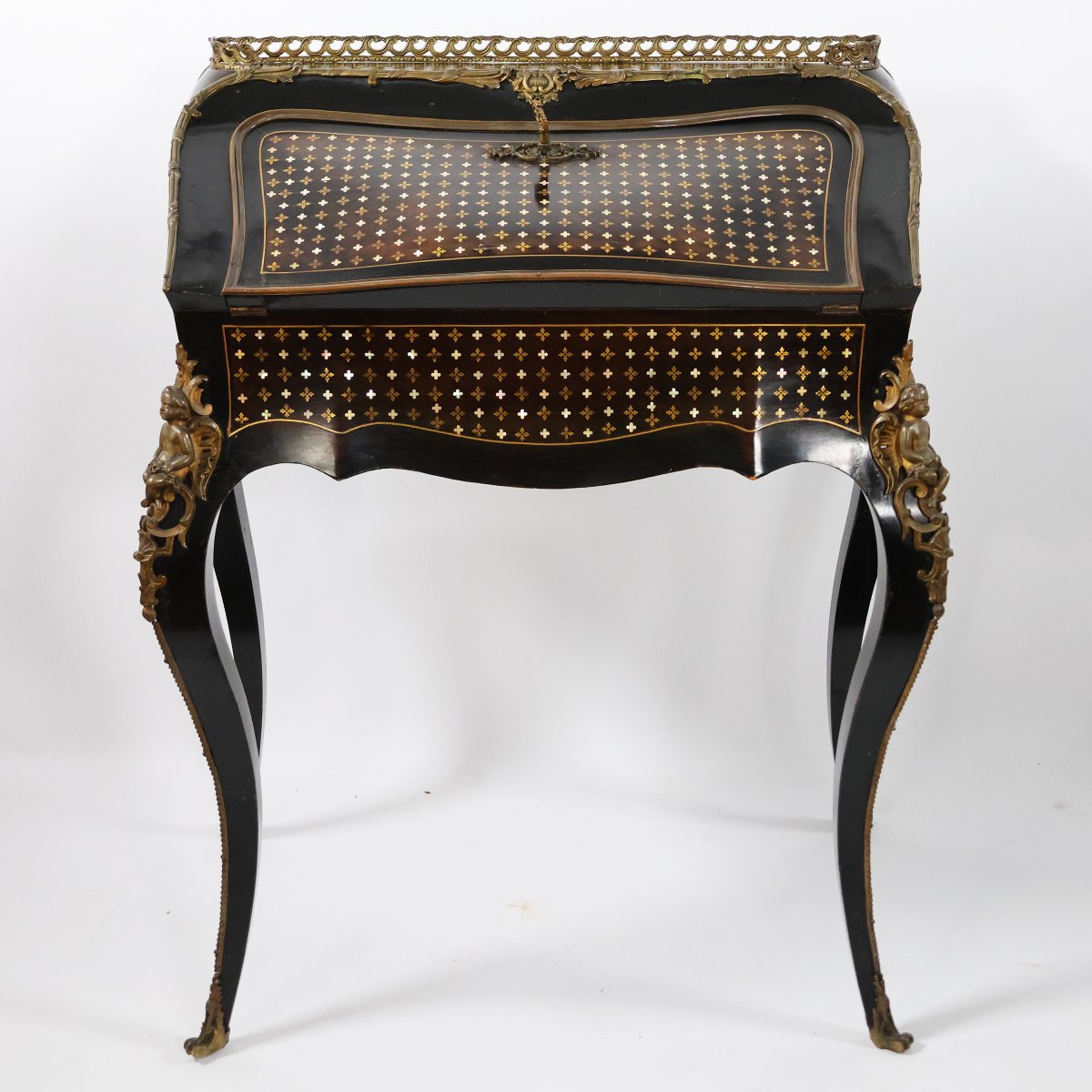 Écritoire à abattant en bois ébénisé marqueterie de cuivre doré et de nacre. France XIXe siècle