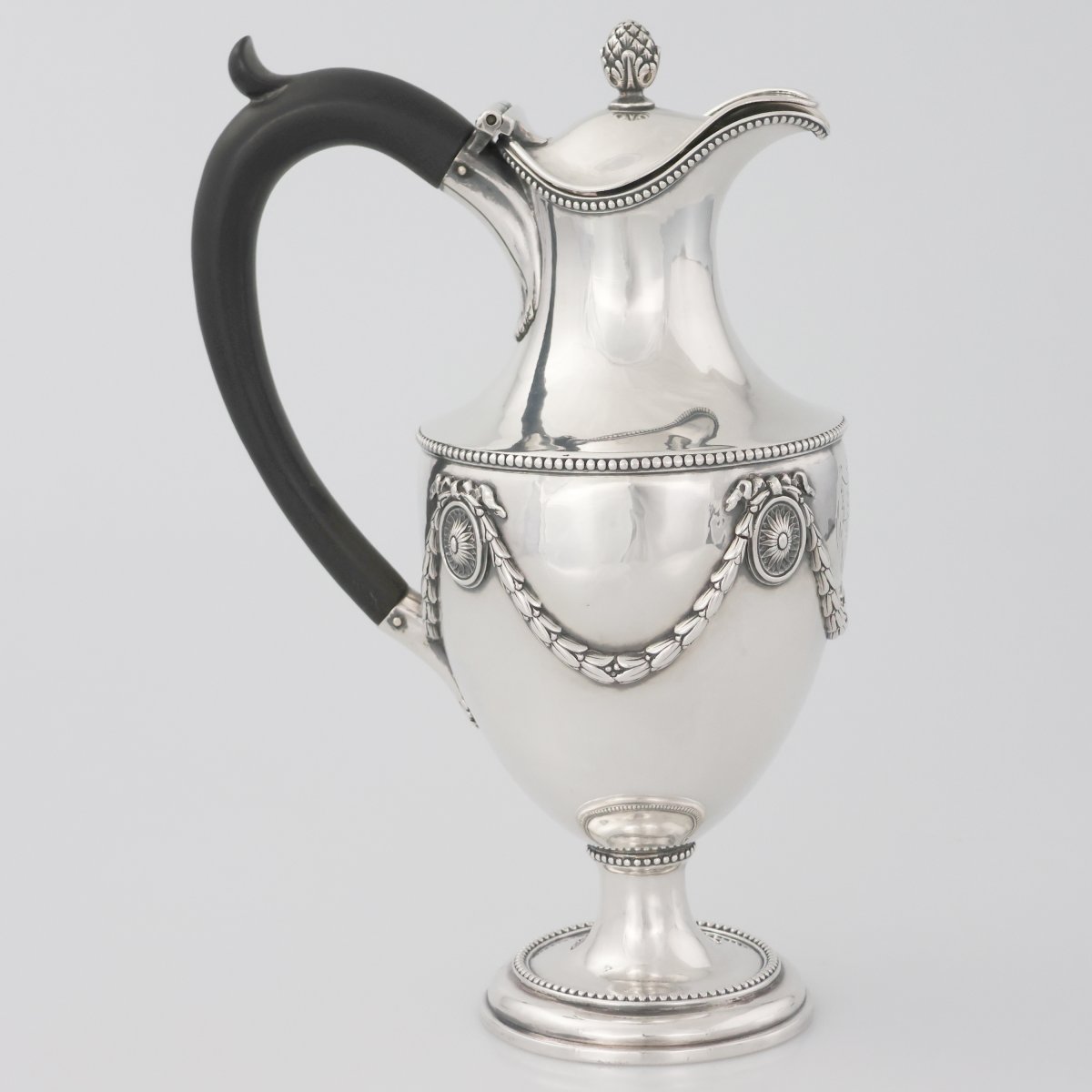 Chocolatière en argent sterling George II, Sebastian & James Crespell, Londres, 1774