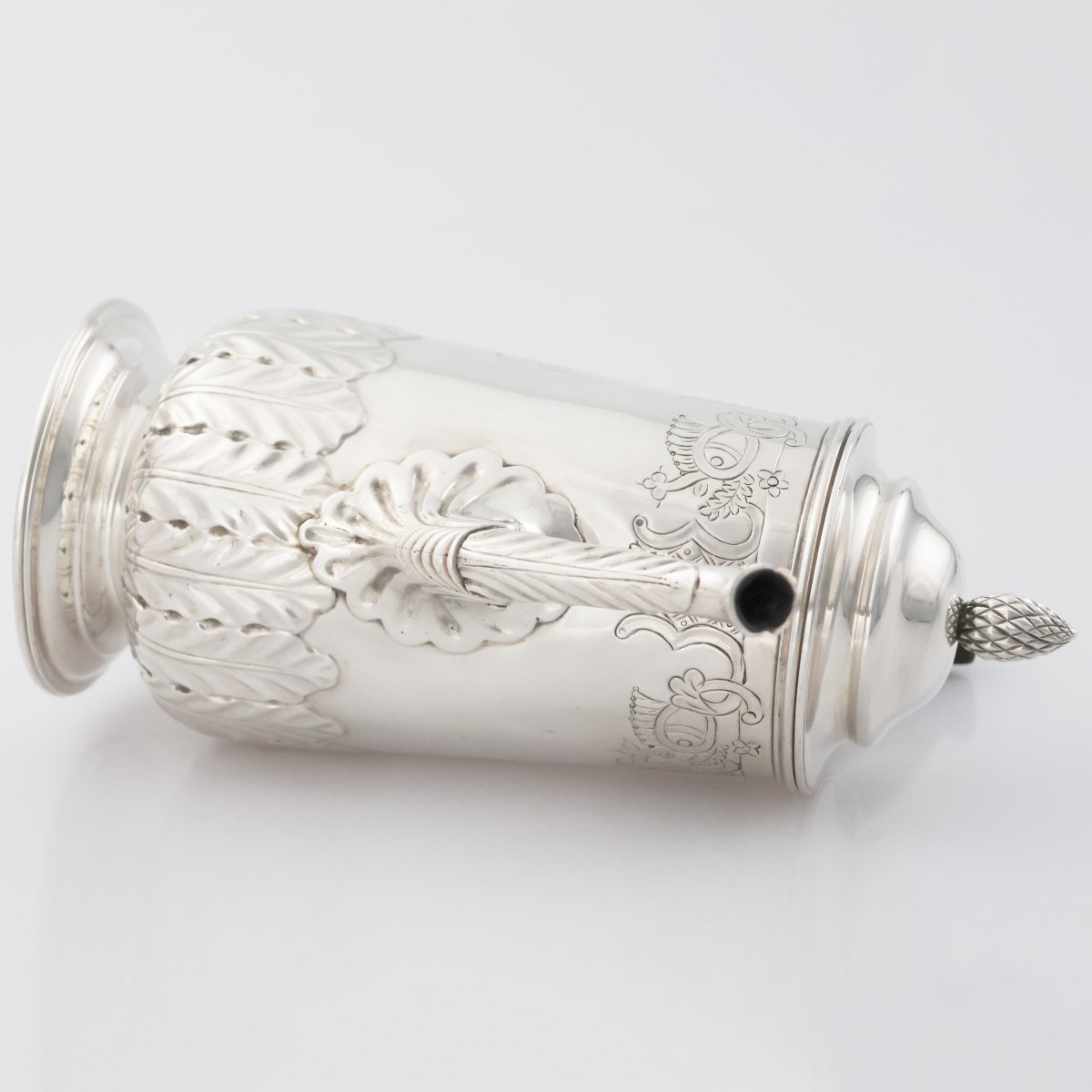 A George III Sterling Silver Coffee Pot, Joseph Craddock & William Ker Reid, London, 1816-photo-3