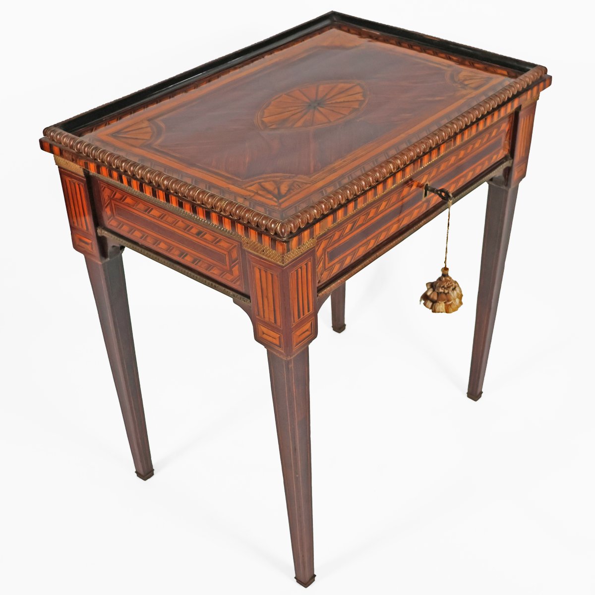 Table d’appoint marquetée de diverses essences, Sicile, XVIIIᵉ siècle-photo-2