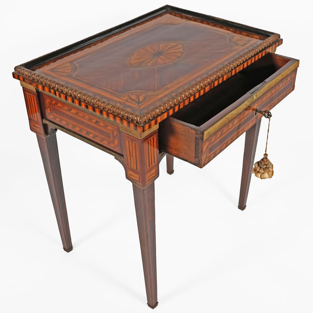 Table d’appoint marquetée de diverses essences, Sicile, XVIIIᵉ siècle-photo-3