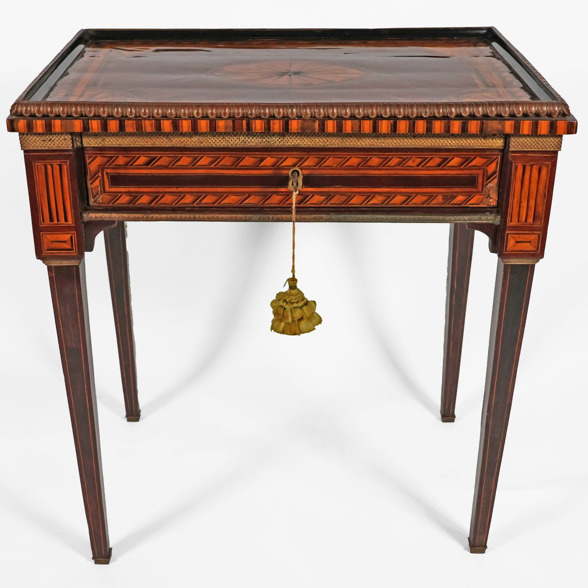 Table d’appoint marquetée de diverses essences, Sicile, XVIIIᵉ siècle