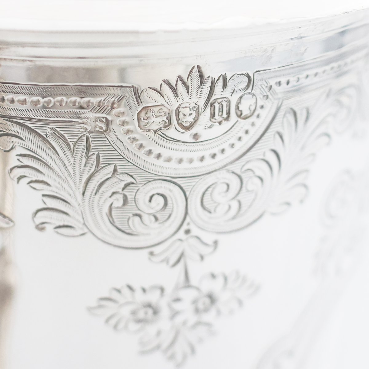 A Victorian Sterling Silver Pitcher With Cover, Samuel Smily Goldsmiths Alliance, London, 1868-photo-1