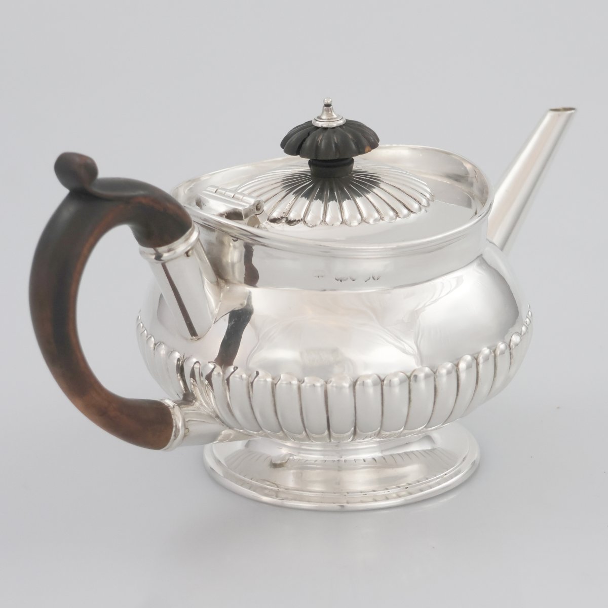 Théière en argent de l'époque Guillaume IV, Paul Storr pour Storr & Mortimer, Londres, 1834?-photo-2