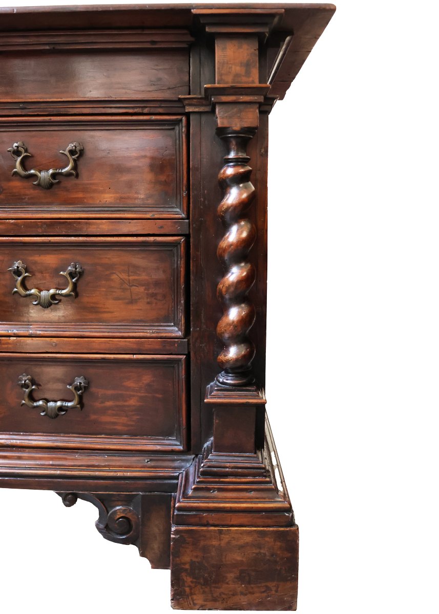 An Italian Walnut Wood Chest Of Drawers With Three Drawers. Bologna, 17th Century-photo-2
