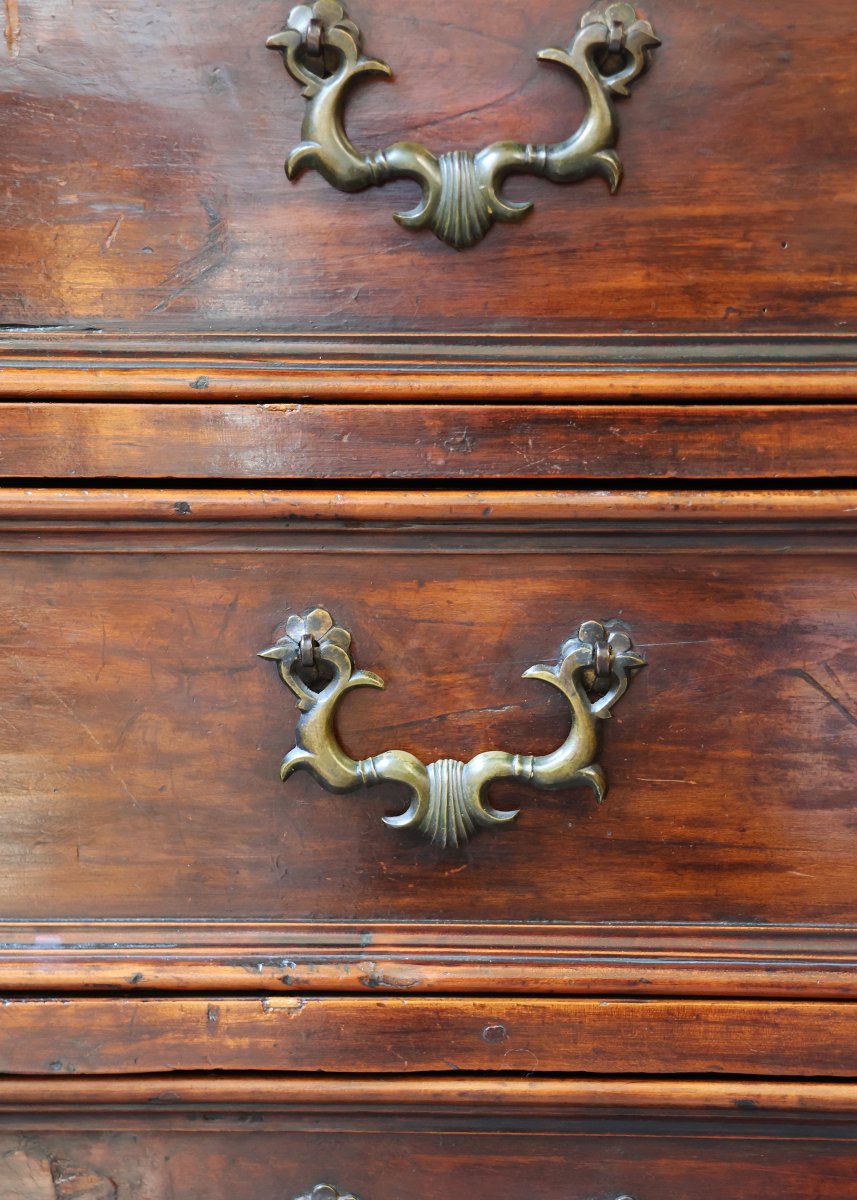 An Italian Walnut Wood Chest Of Drawers With Three Drawers. Bologna, 17th Century-photo-1