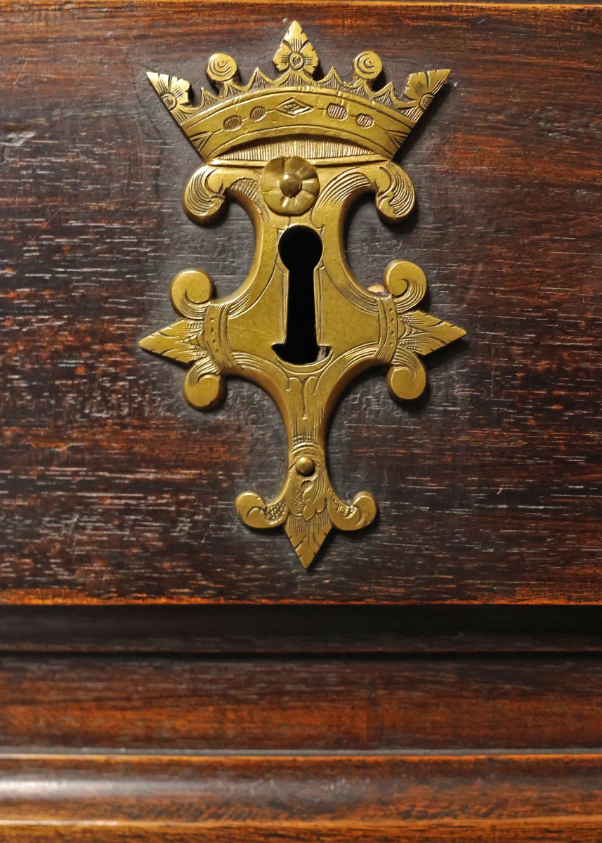 A North Italian Walnut Wood Chest Of Drawers Duchy Of Mantua, 17th Century-photo-4